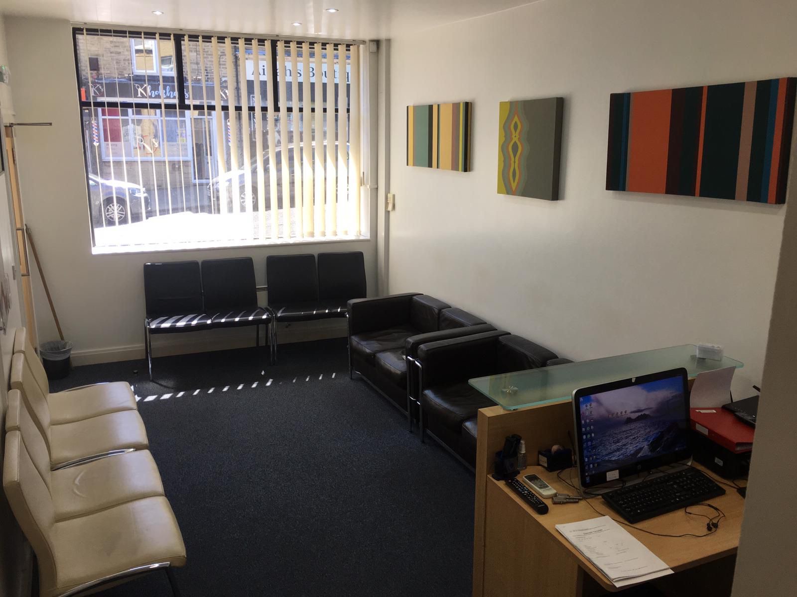 Bright, comfortable reception and waiting area at the Oak Lane consulting rooms in Bradford